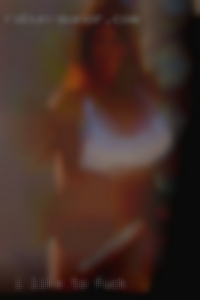 I like to do most anything to fuck outdoors.